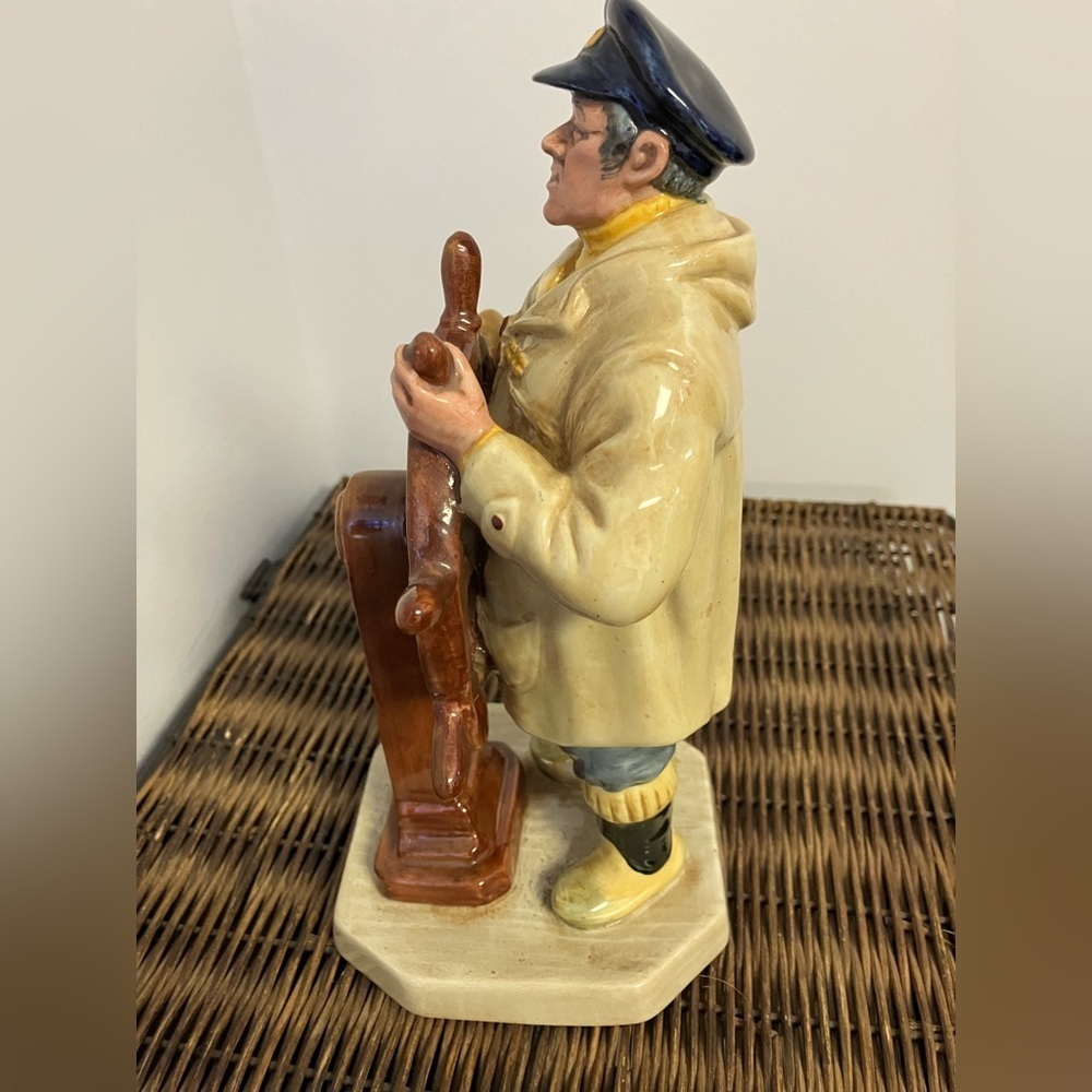 Royal Doulton Nautical Figure in Cream and Brown - Picture 2 of 10